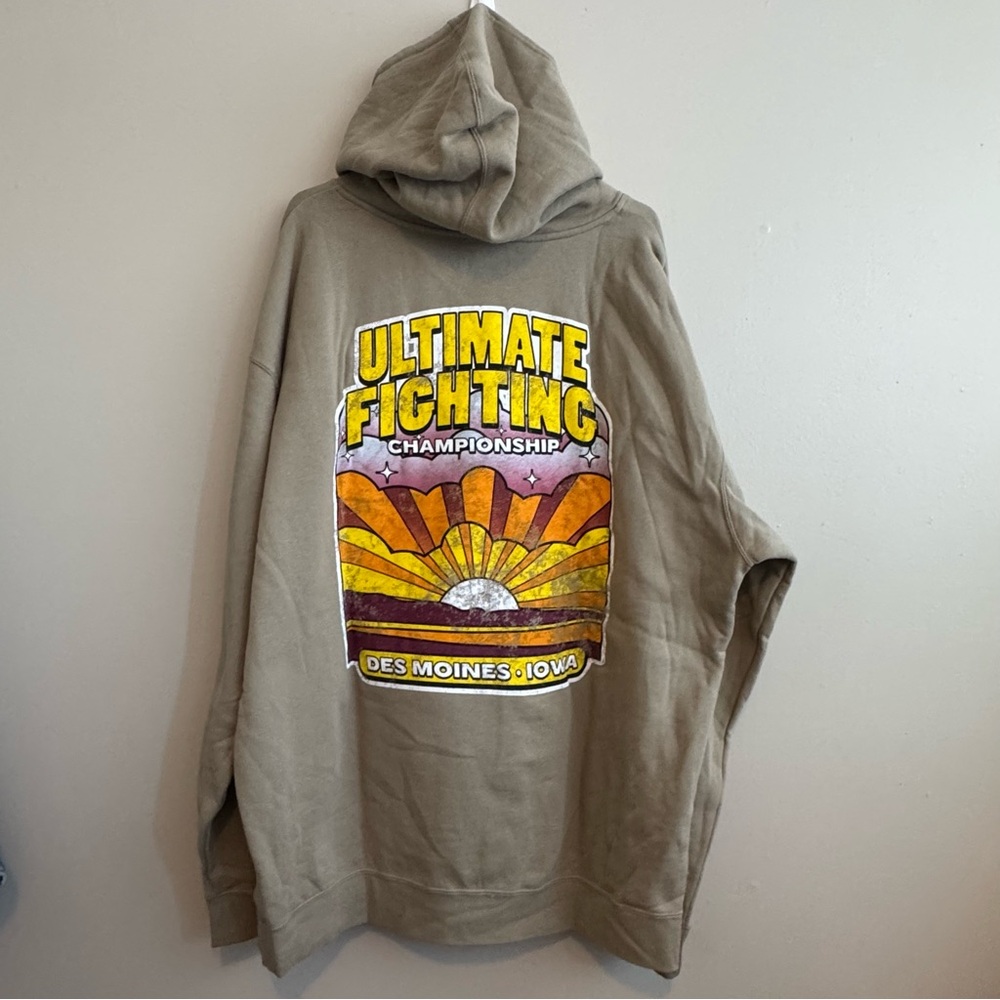 UFC Tan Fighting Championship Hoodie Des Moines Iowa NWOT